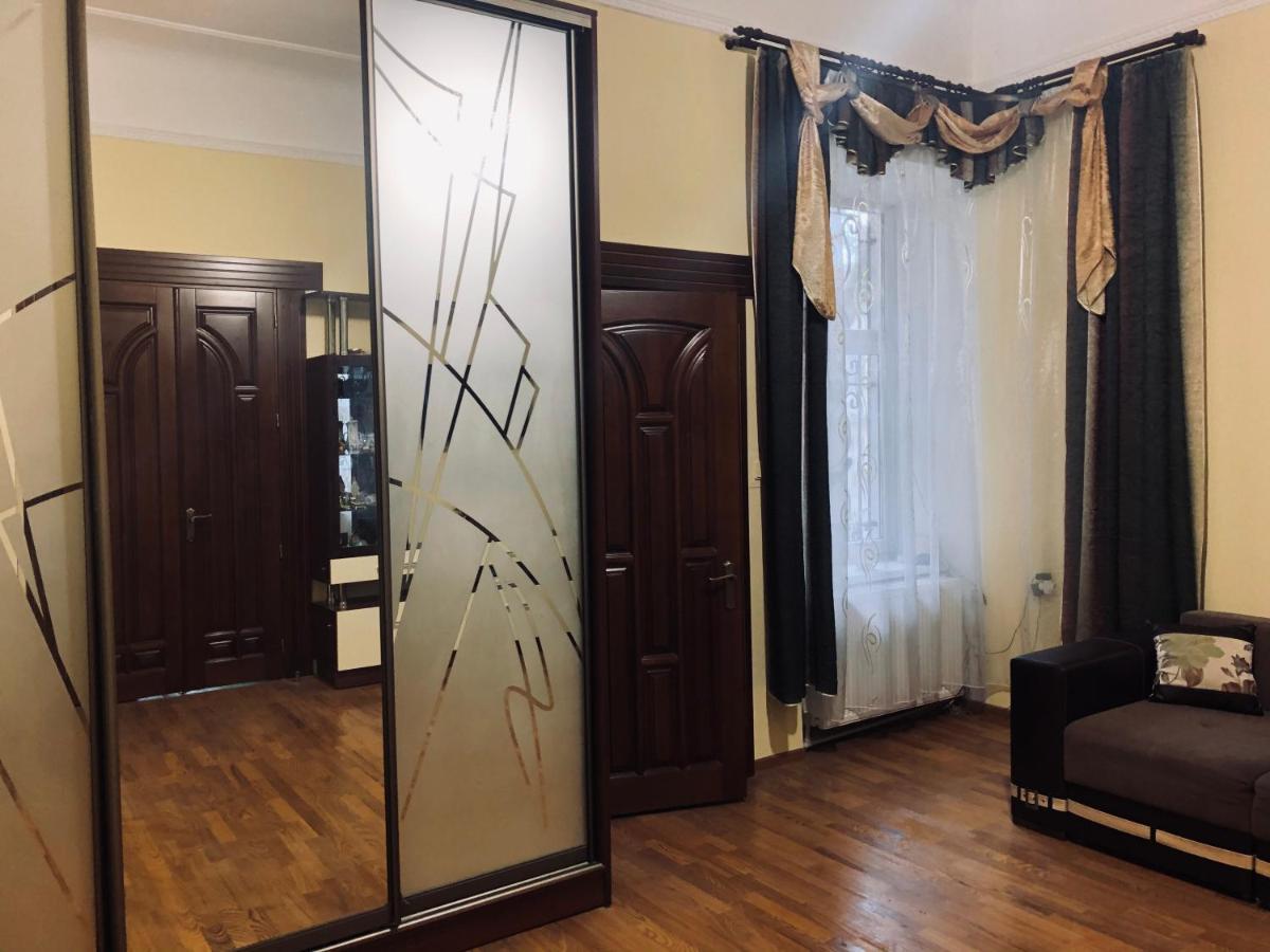 У Богдана Lviv Eksteriør billede